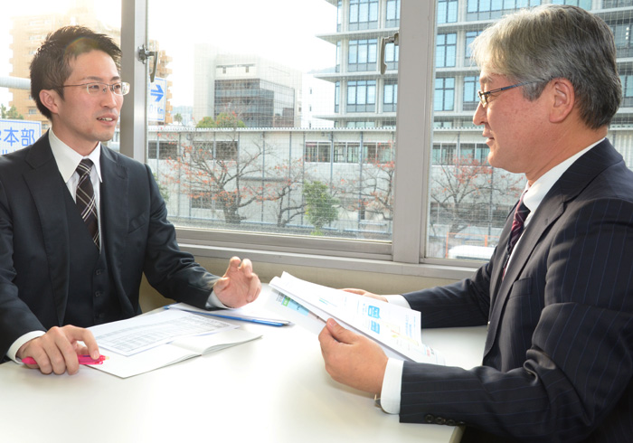 採用担当でもあった、常務の鈴江さんに業務報告。